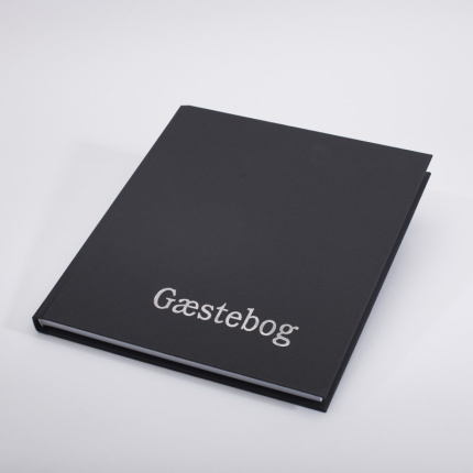 GÆSTEBOG SORT M. SØLVTRYK - 23x25 LÆRRED
